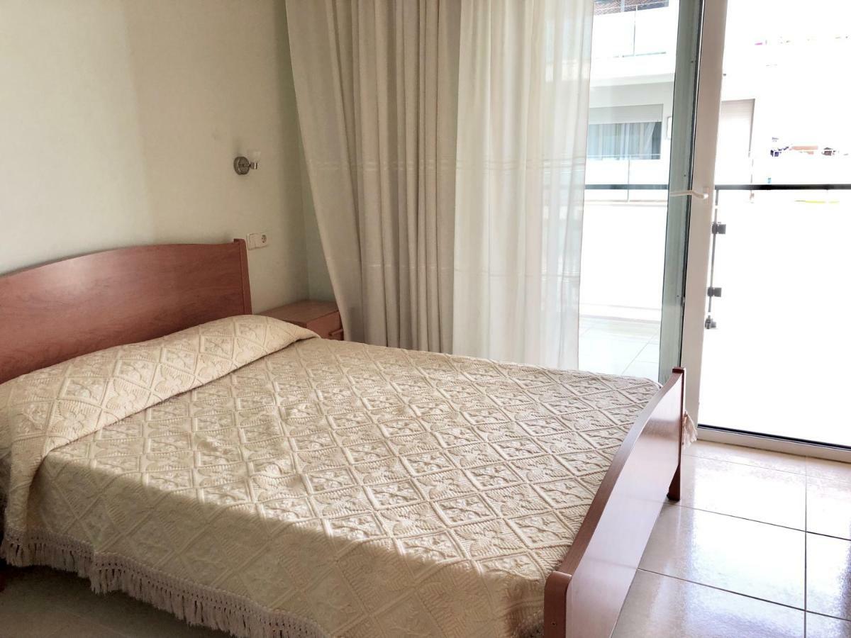 Apartamentos Benet Roses Luaran gambar