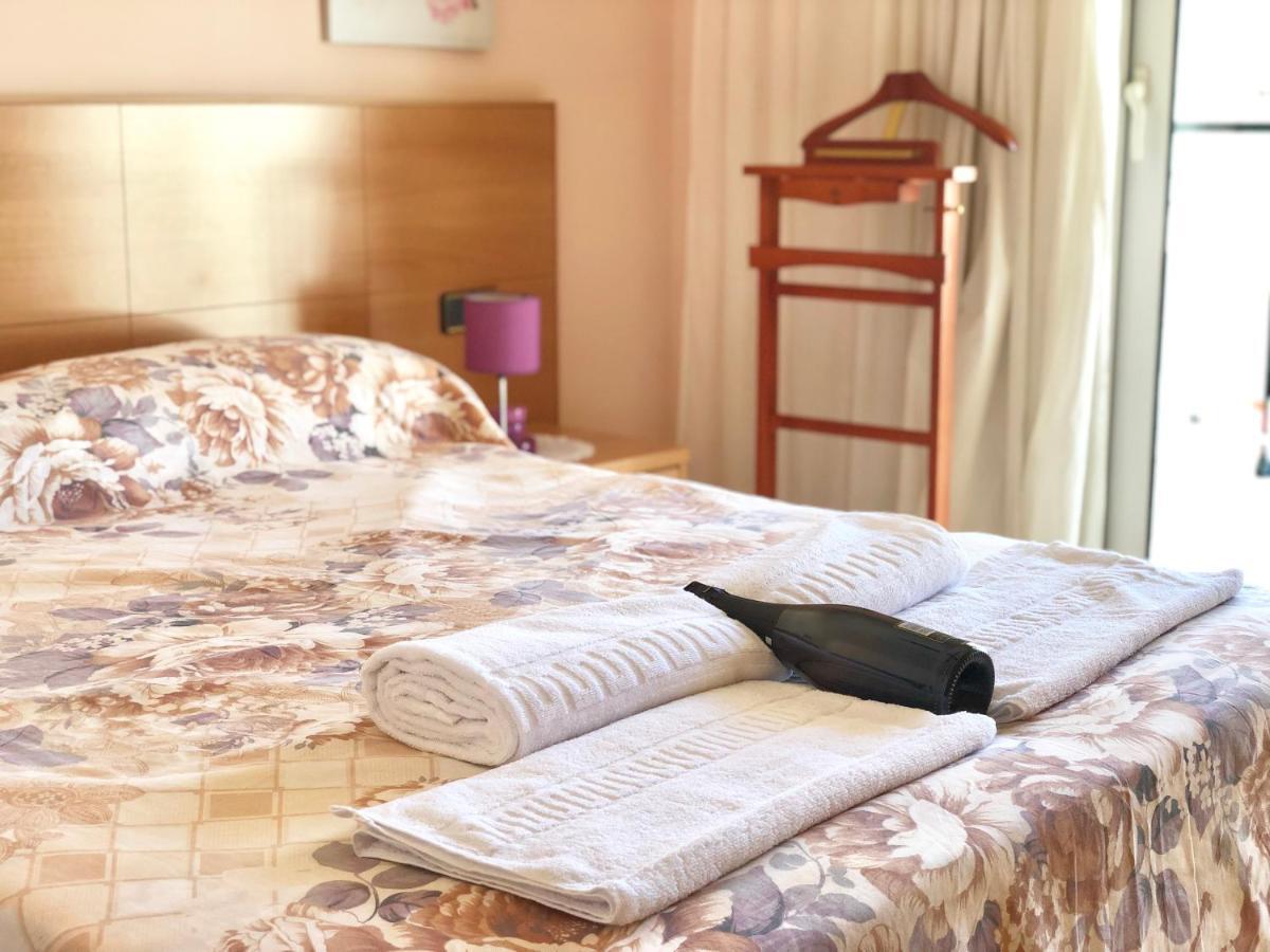 Apartamentos Benet Roses Luaran gambar